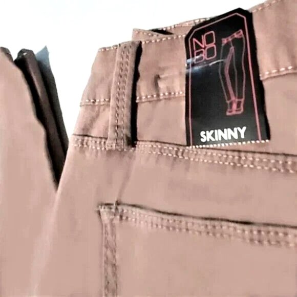 NO BOUNDARIES BLUSH (DUSTY ROSE) SKINNY JEANS SIZE 9 NWT - Picture 4 of 6